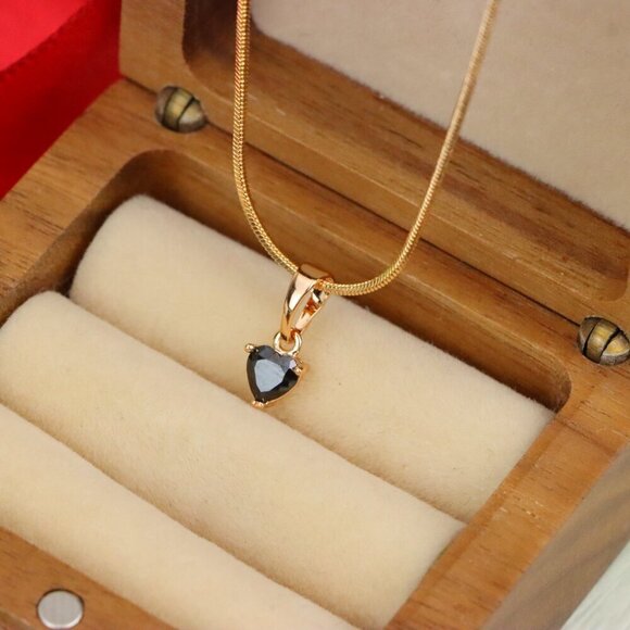 "Mini Heart-Shaped Black Pendant in Gold Plated Brass, XPPT1303 - Picture 13 of 13